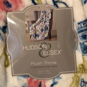 Husson & Essex Paris Plush Throw NWT